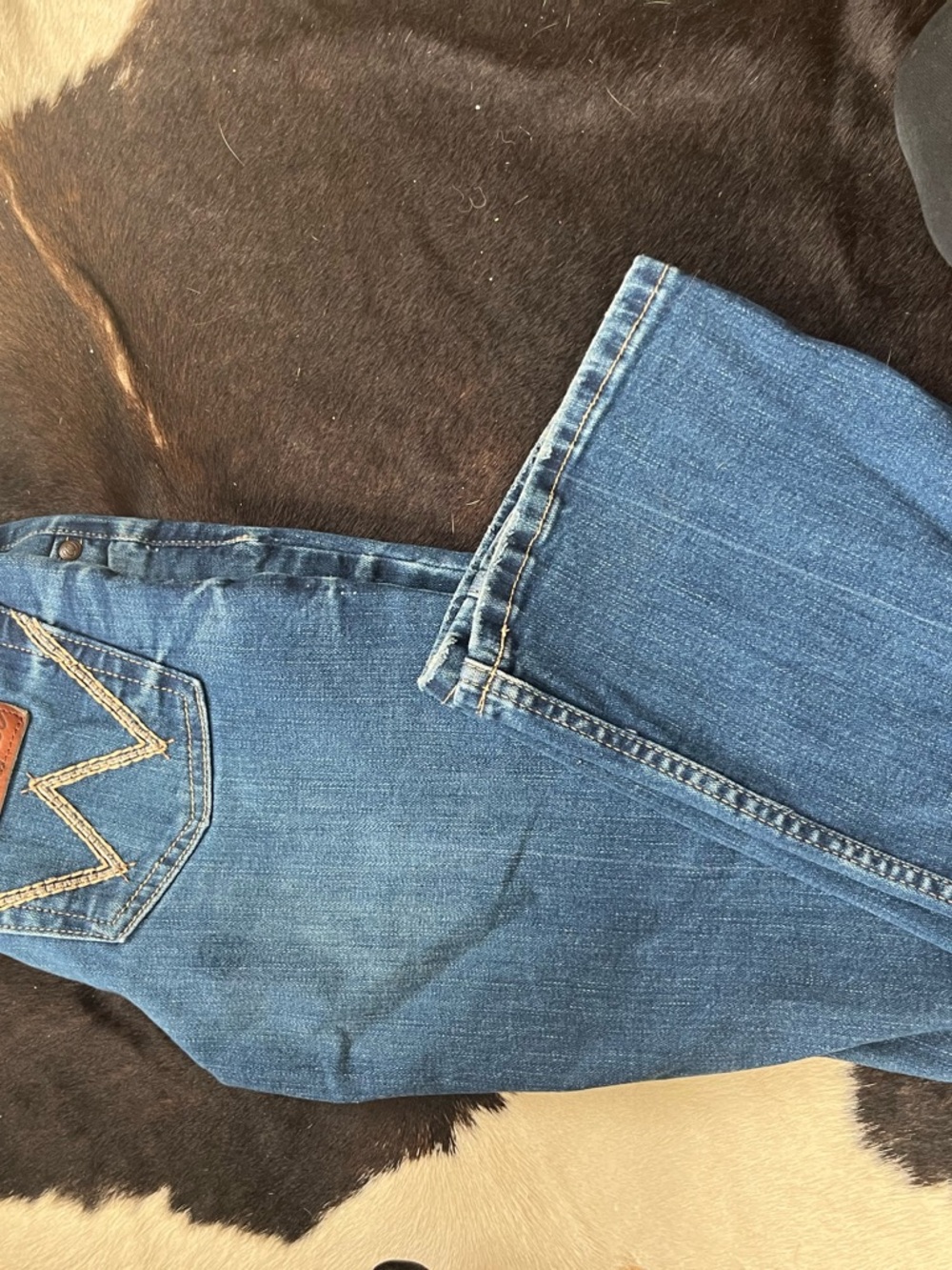 Wrangler Denim Jeans in Blue with Pink Accent - Picture 4 of 4